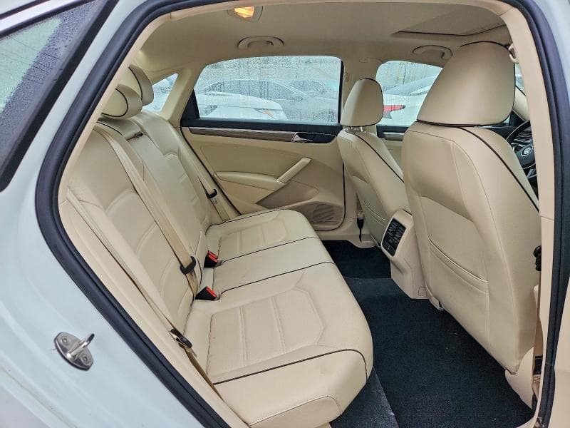 2018 VOLKSWAGEN PASSAT SE 10