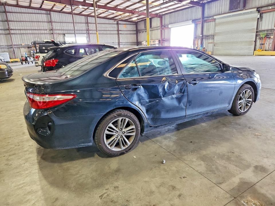 2017 TOYOTA CAMRY SE 3
