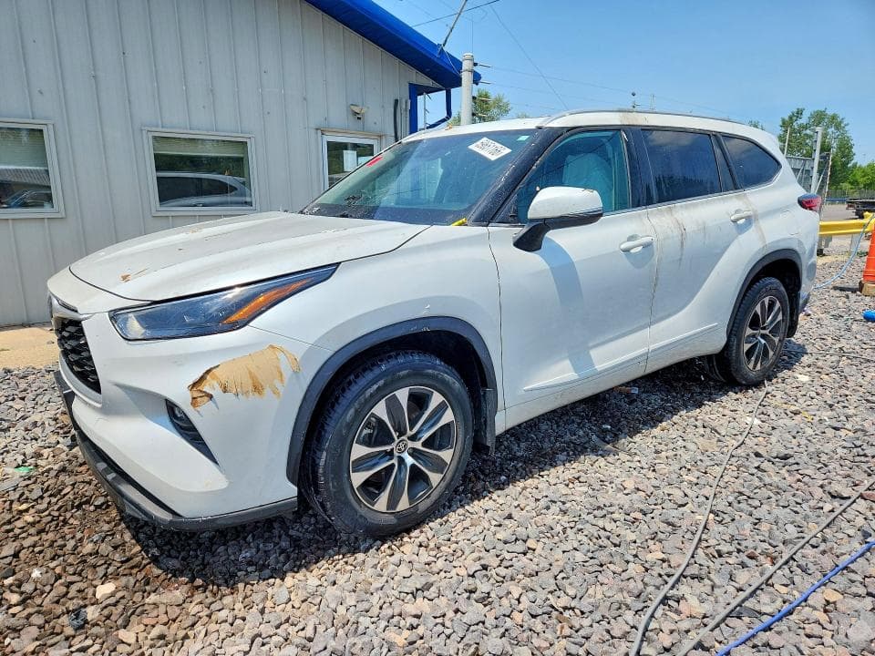 2022 TOYOTA HIGHLANDER XLE - 1
