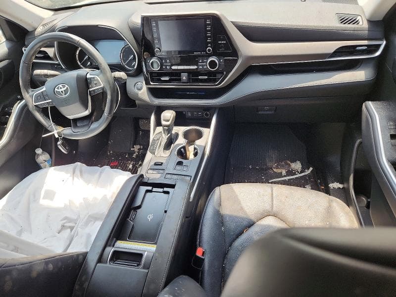 2022 TOYOTA HIGHLANDER XLE 8