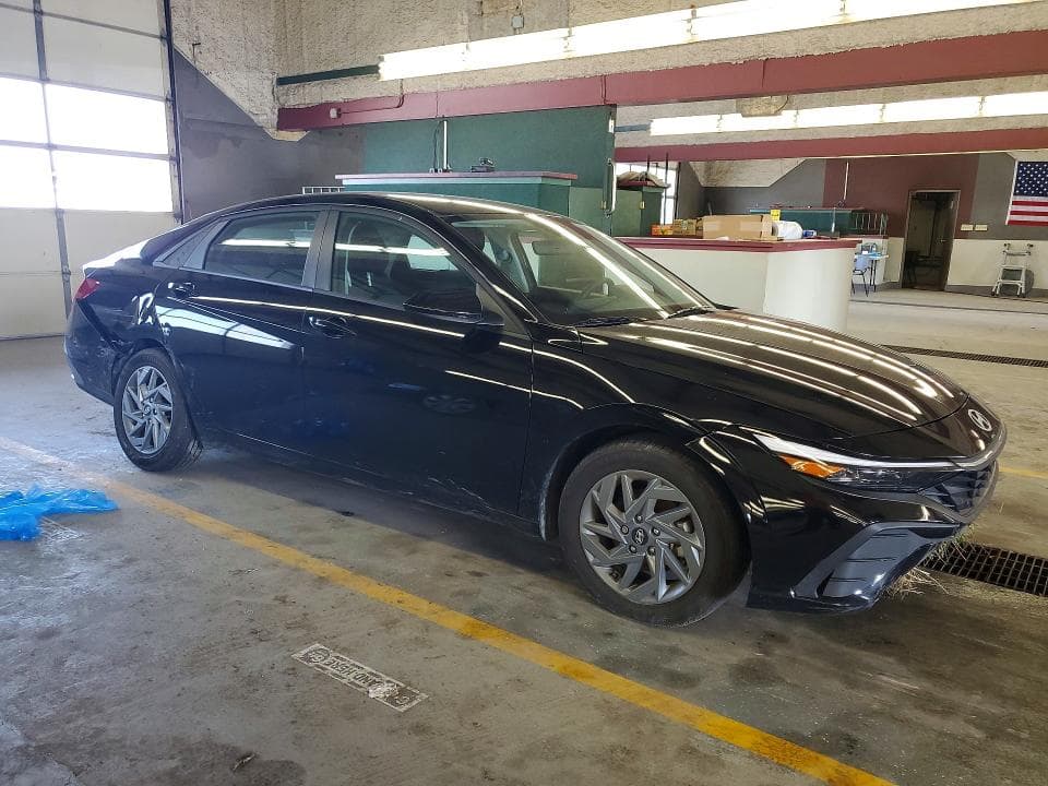 2024 HYUNDAI ELANTRA SEL 4