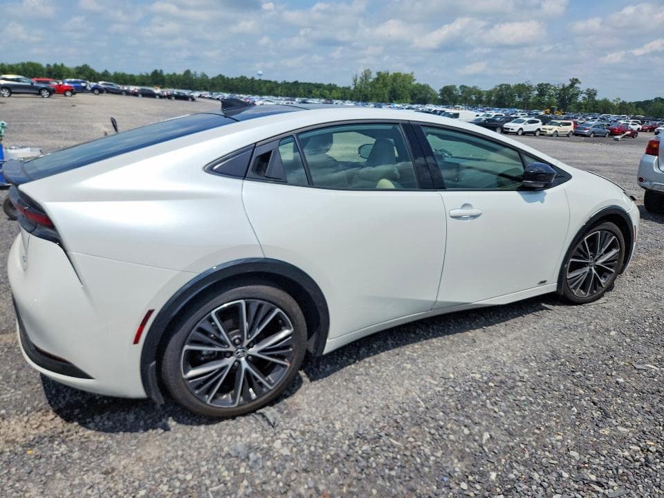 2026 TOYOTA PRIUS XLE 3