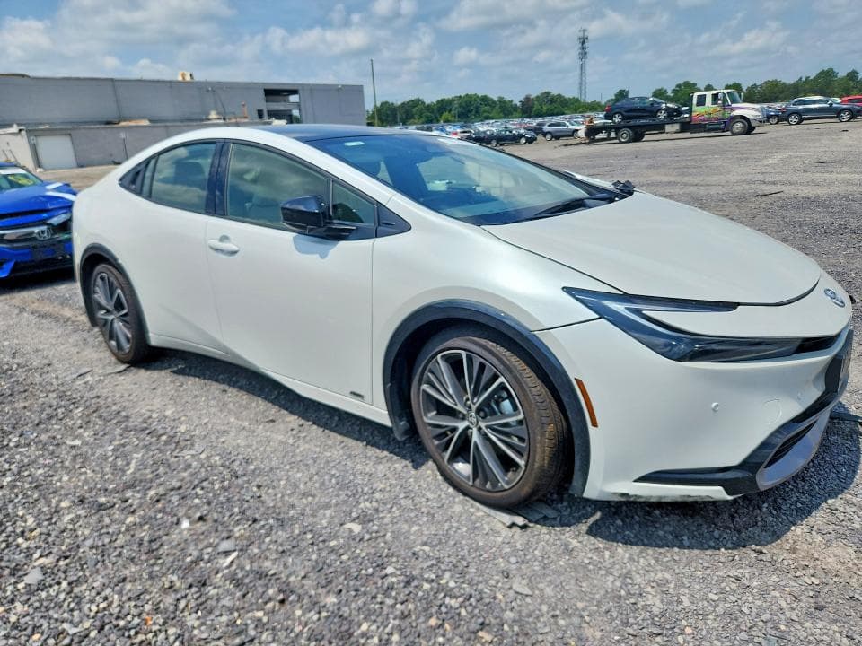 2026 TOYOTA PRIUS XLE 4
