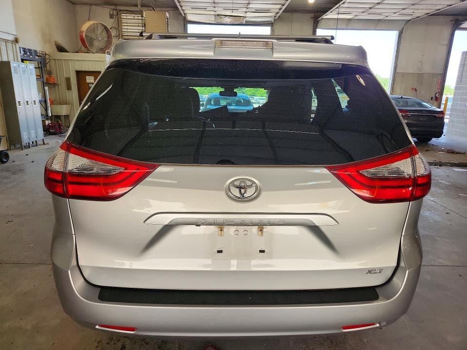 2020 TOYOTA SIENNA XLE 8-PASSENGER 6