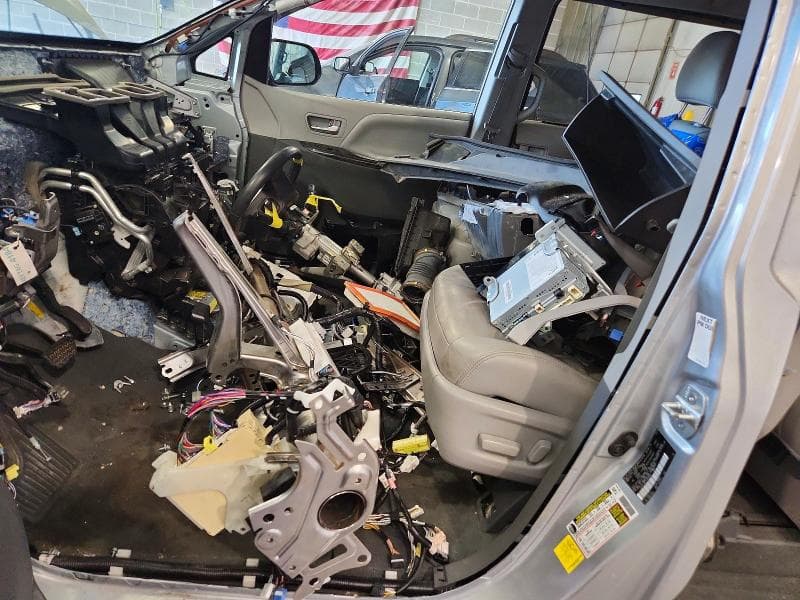 2020 TOYOTA SIENNA XLE 8-PASSENGER 7