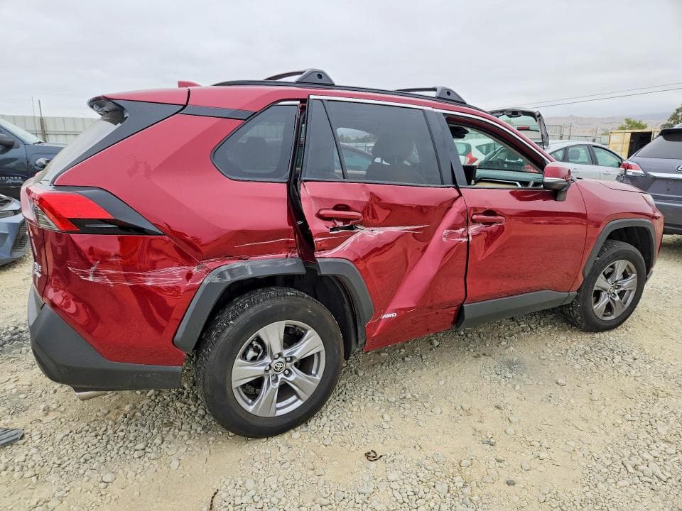 2025 TOYOTA RAV4 HYBRID XLE 3