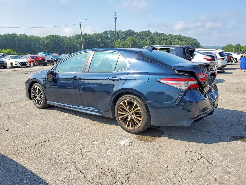 2018 TOYOTA CAMRY SE 2