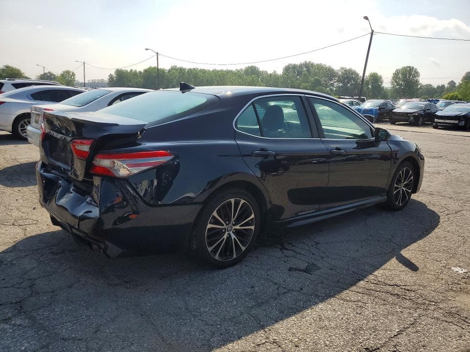 2018 TOYOTA CAMRY SE 3