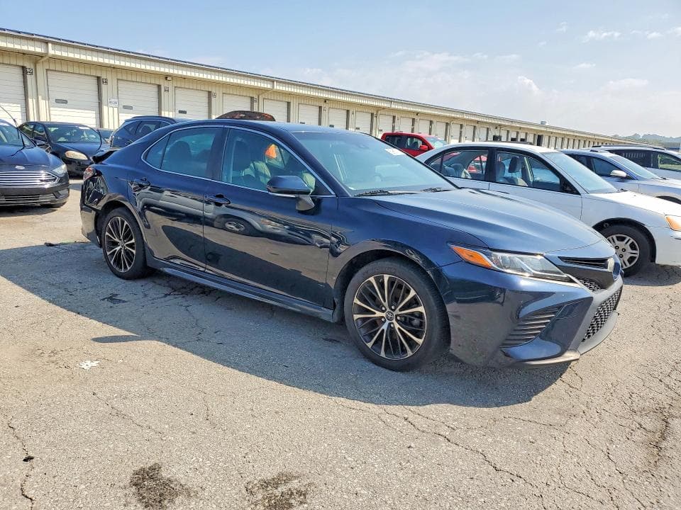 2018 TOYOTA CAMRY SE 4