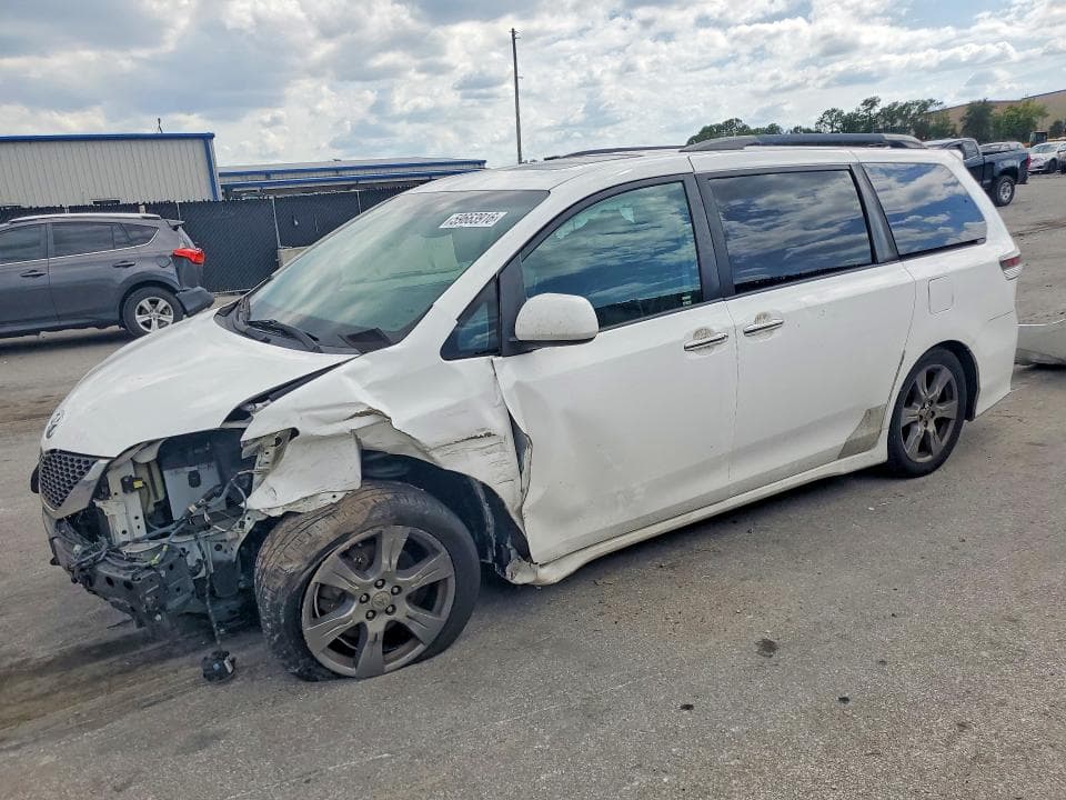 2017 TOYOTA SIENNA SE - 1