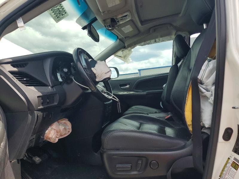 2017 TOYOTA SIENNA SE 7