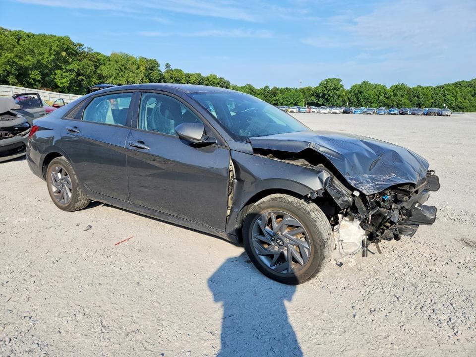 2024 HYUNDAI ELANTRA SEL 4
