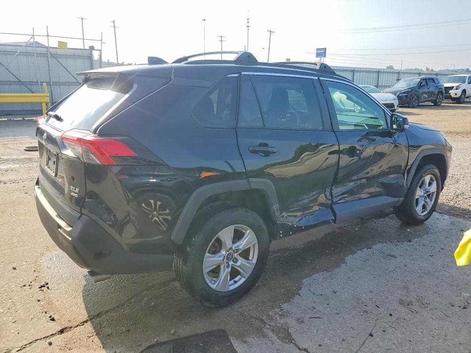 2019 TOYOTA RAV4 XLE 3