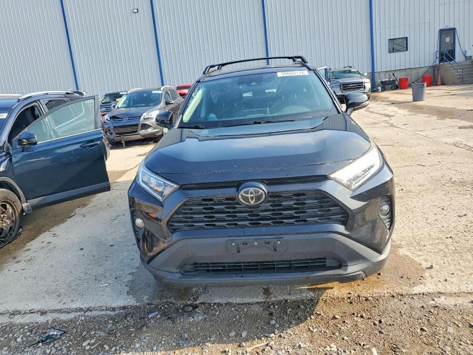 2019 TOYOTA RAV4 XLE 5