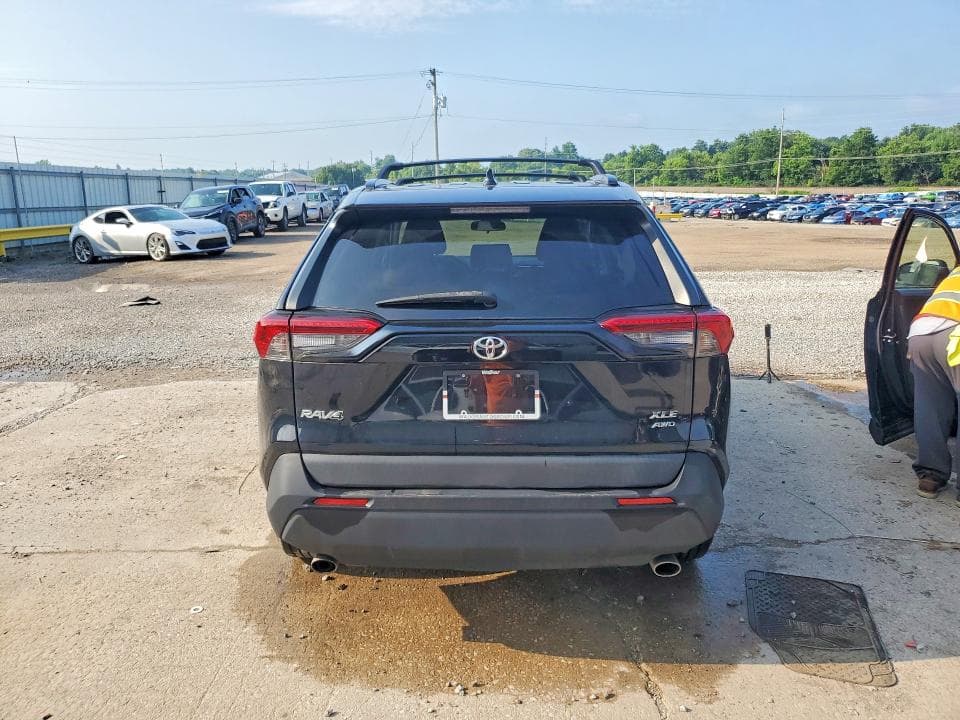 2019 TOYOTA RAV4 XLE 6