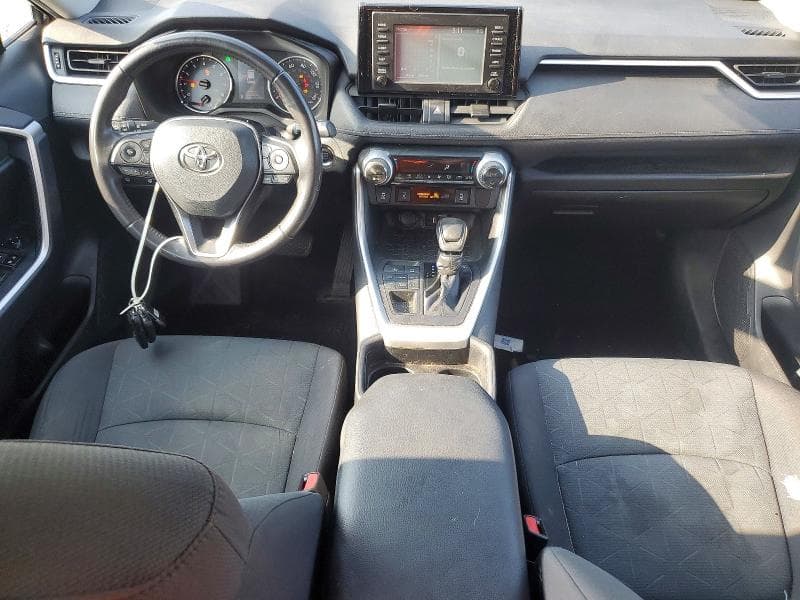 2019 TOYOTA RAV4 XLE 8