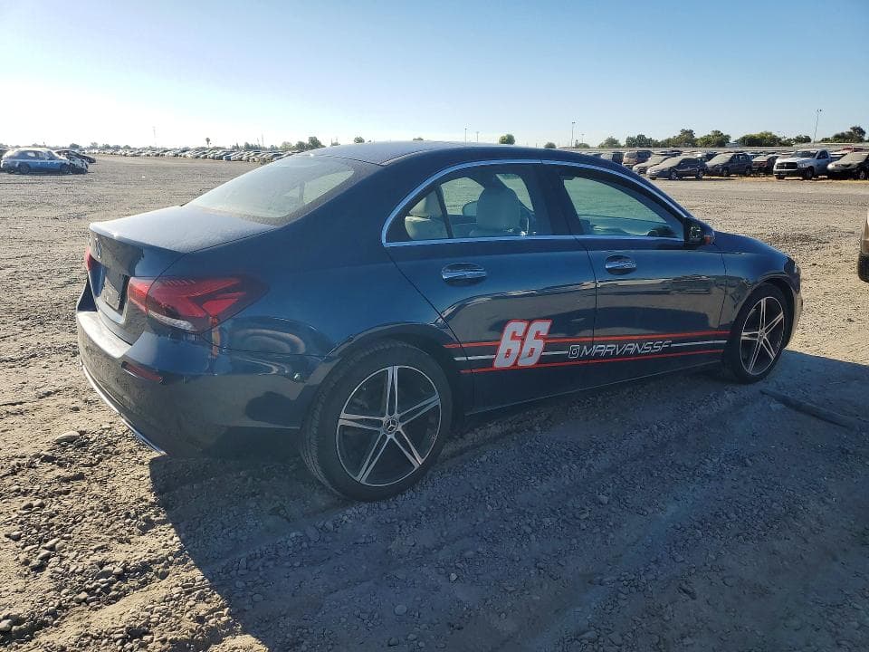 2022 MERCEDES-BENZ A 220 3