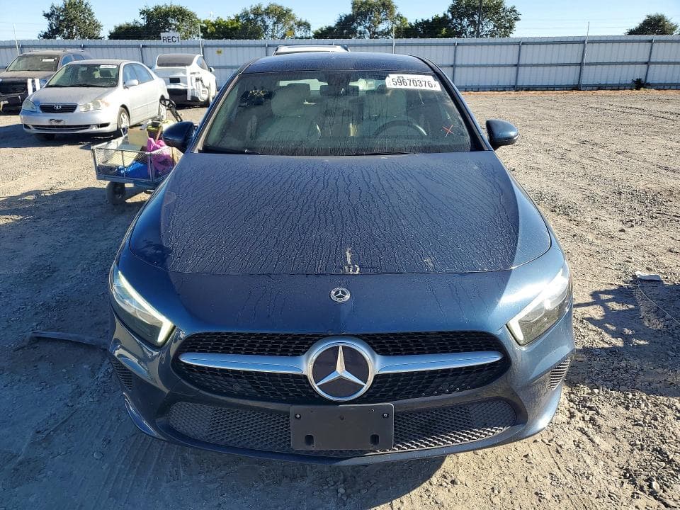 2022 MERCEDES-BENZ A 220 5