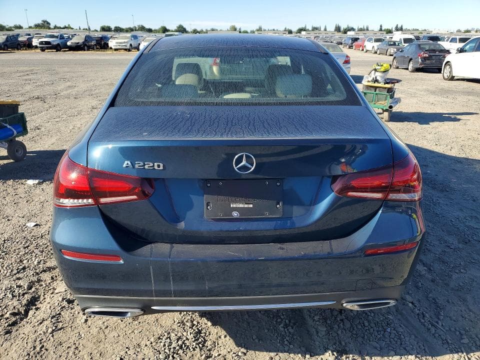 2022 MERCEDES-BENZ A 220 6