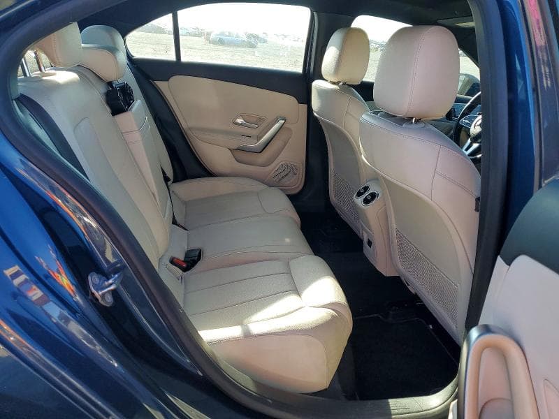 2022 MERCEDES-BENZ A 220 10
