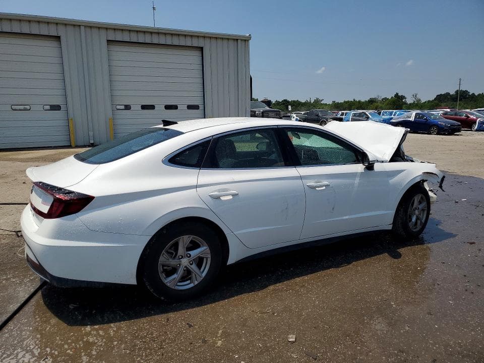 2023 HYUNDAI SONATA SE 3