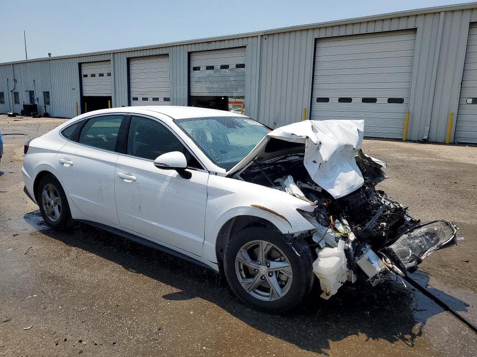 2023 HYUNDAI SONATA SE 4
