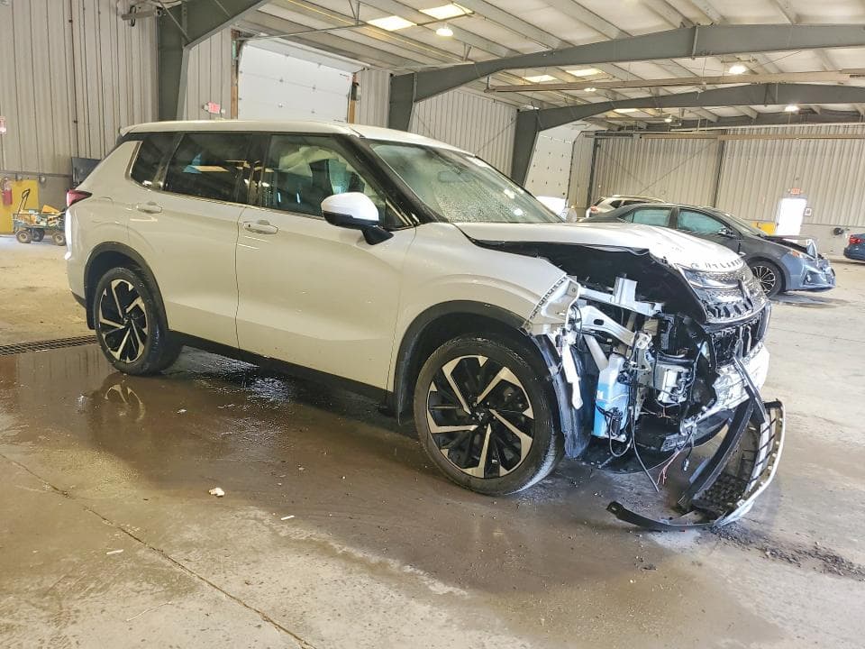 2023 MITSUBISHI OUTLANDER SE 4