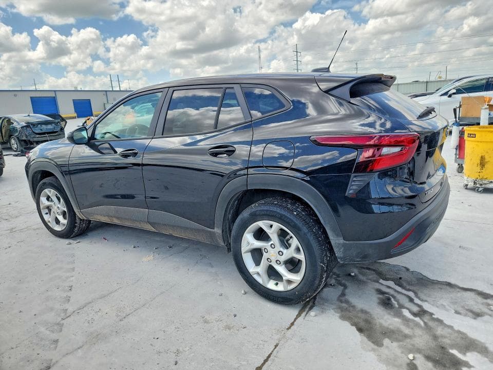2025 CHEVROLET TRAX LS 2