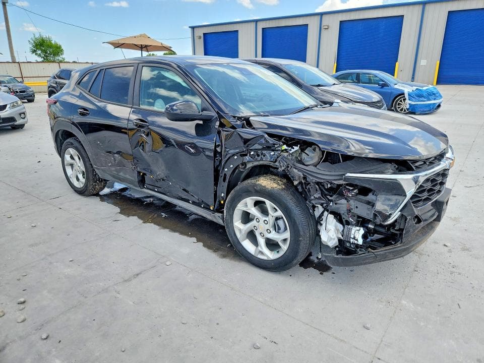 2025 CHEVROLET TRAX LS 4