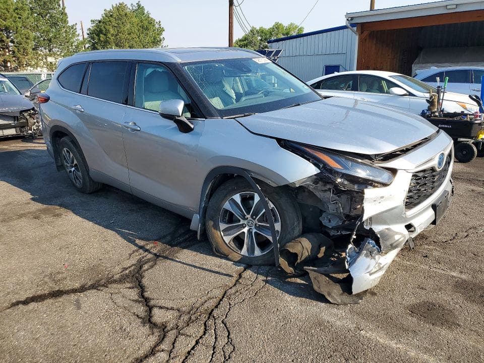 2022 TOYOTA HIGHLANDER HYBRID XLE 4