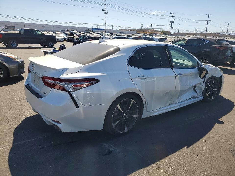 2019 TOYOTA CAMRY XSE 3