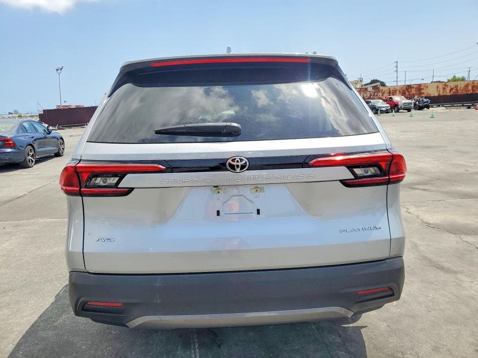 2024 TOYOTA GRAND HIGHLANDER PLATINUM 6