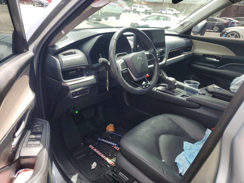 2024 TOYOTA GRAND HIGHLANDER PLATINUM 8