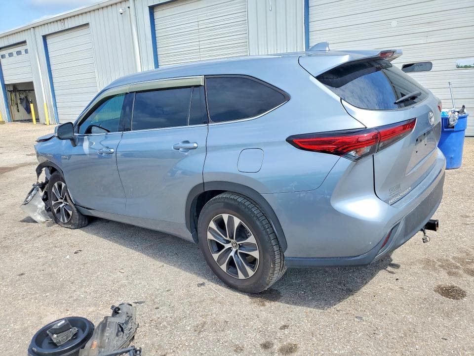 2021 TOYOTA HIGHLANDER XLE 2