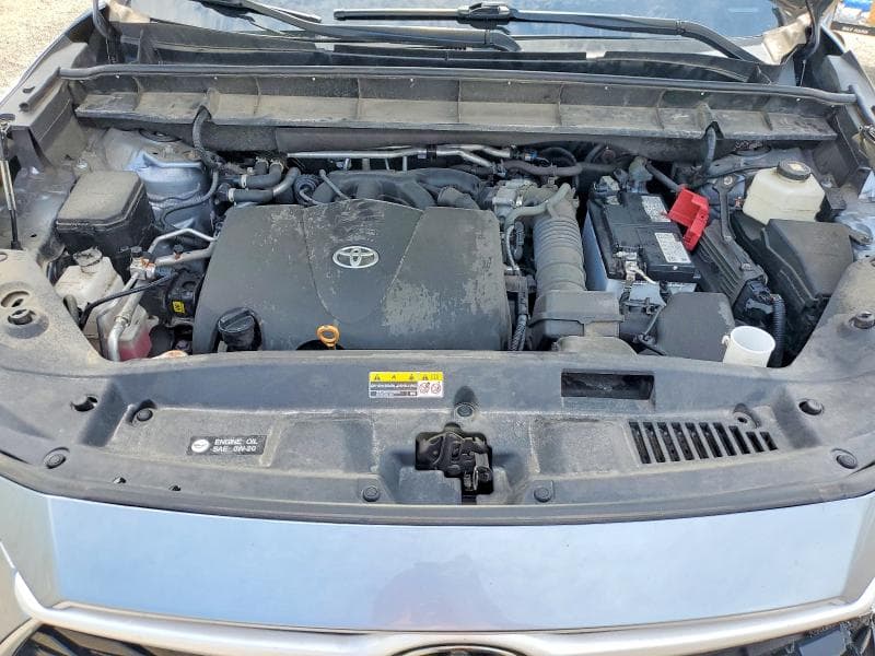 2021 TOYOTA HIGHLANDER XLE 11