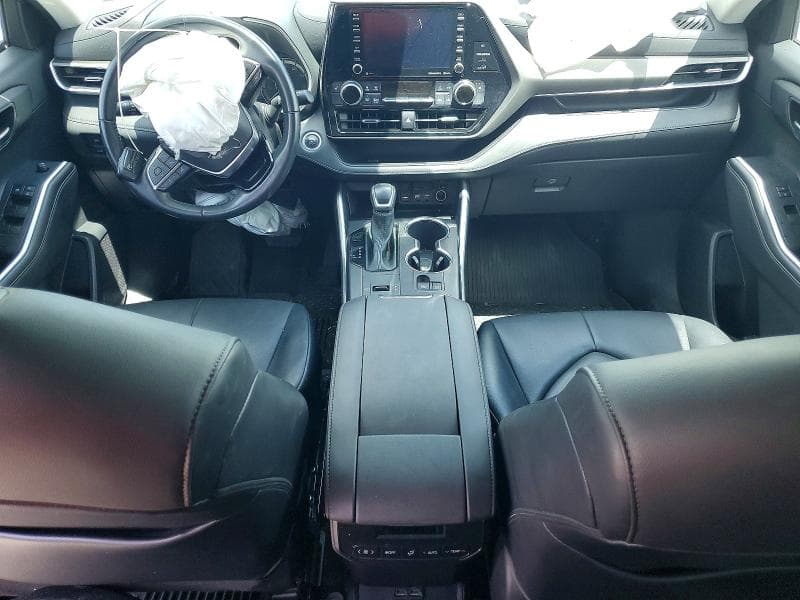 2021 TOYOTA HIGHLANDER XLE 8