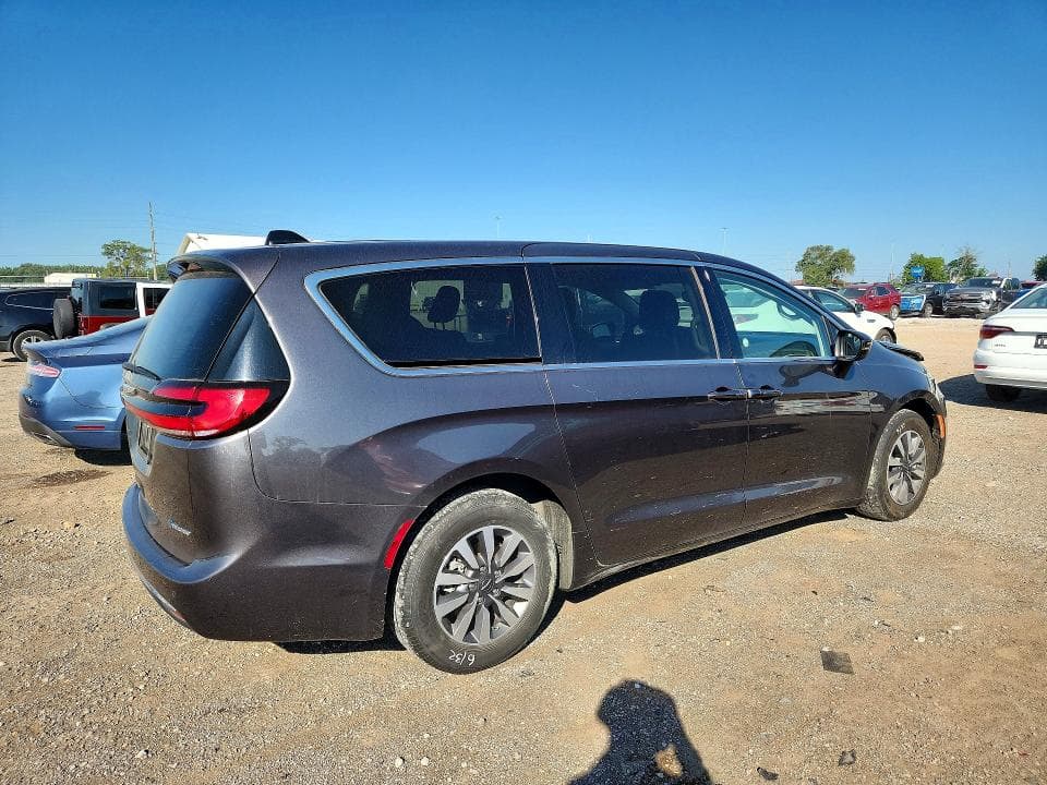 2023 CHRYSLER PACIFICA HYBRID TOURING L 3
