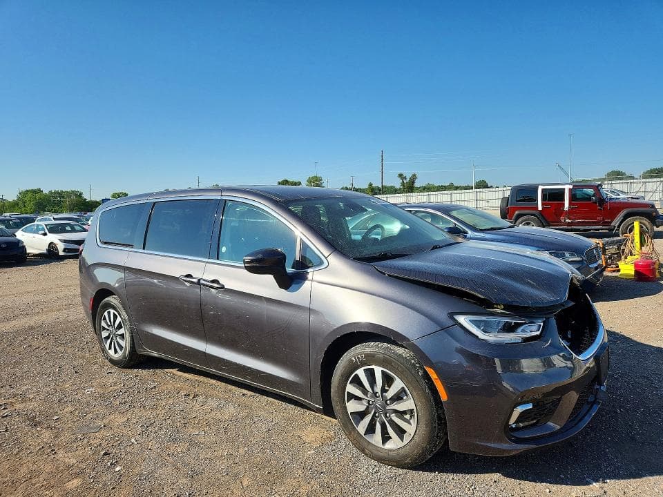 2023 CHRYSLER PACIFICA HYBRID TOURING L 4