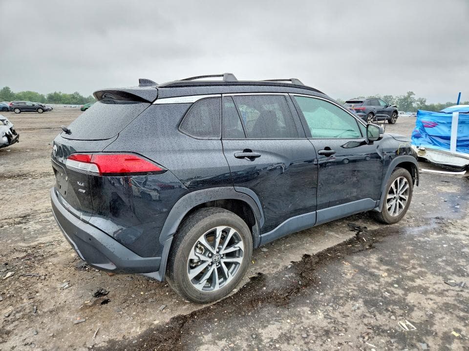 2024 TOYOTA COROLLA CROSS XLE 3