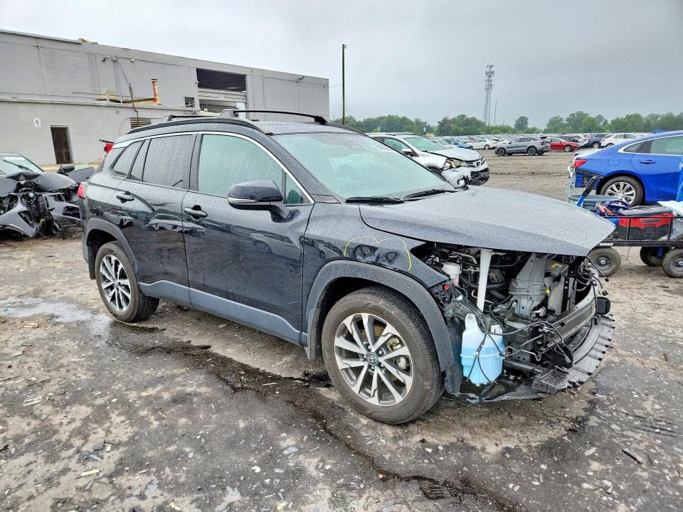 2024 TOYOTA COROLLA CROSS XLE 4