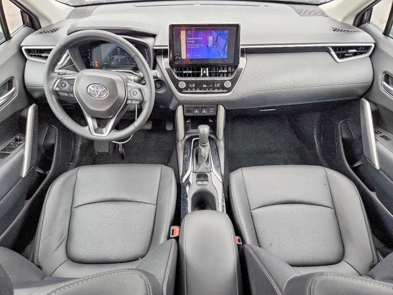 2024 TOYOTA COROLLA CROSS XLE 8