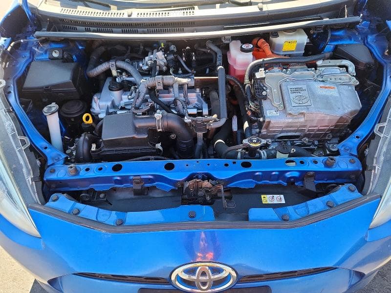 2018 TOYOTA PRIUS C ONE 11