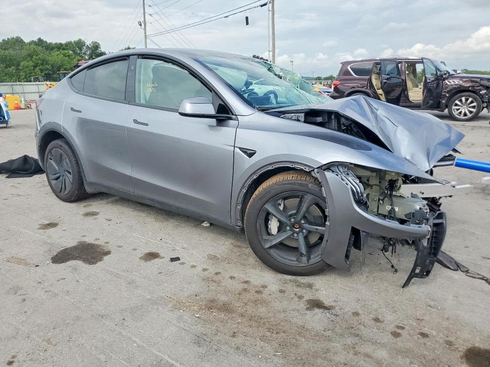 2026 TESLA MODEL Y 4