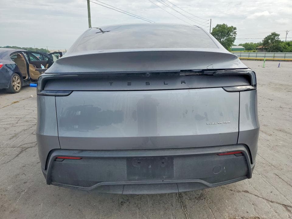 2026 TESLA MODEL Y 6