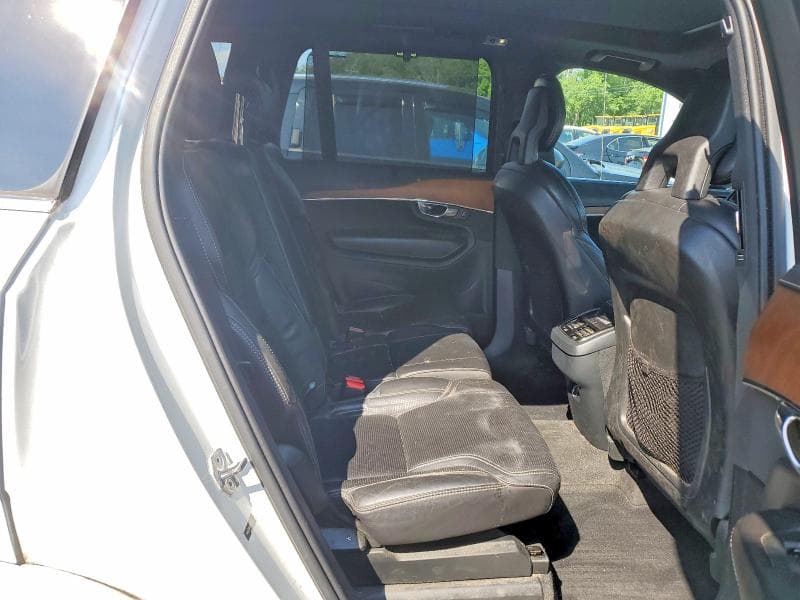 2017 VOLVO XC90 T6 11