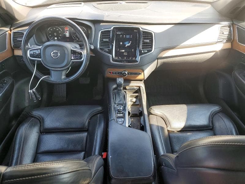 2017 VOLVO XC90 T6 8