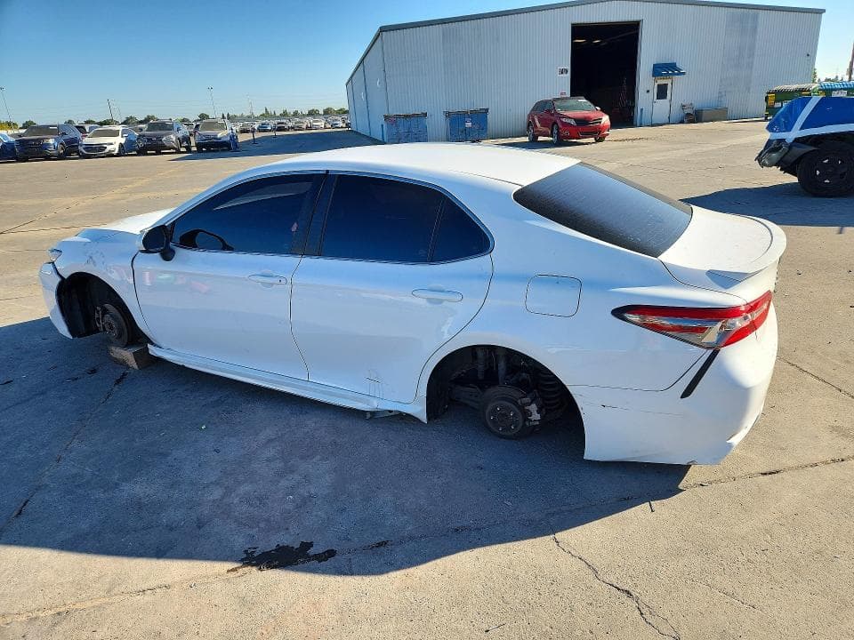 2018 TOYOTA CAMRY SE 2