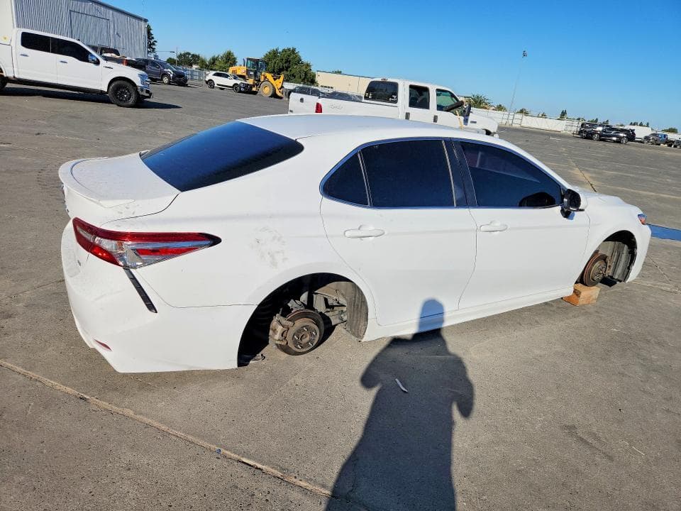 2018 TOYOTA CAMRY SE 3