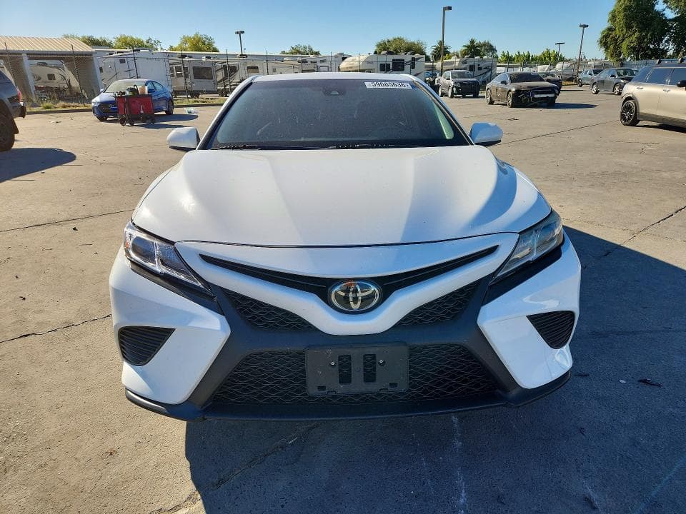 2018 TOYOTA CAMRY SE 5