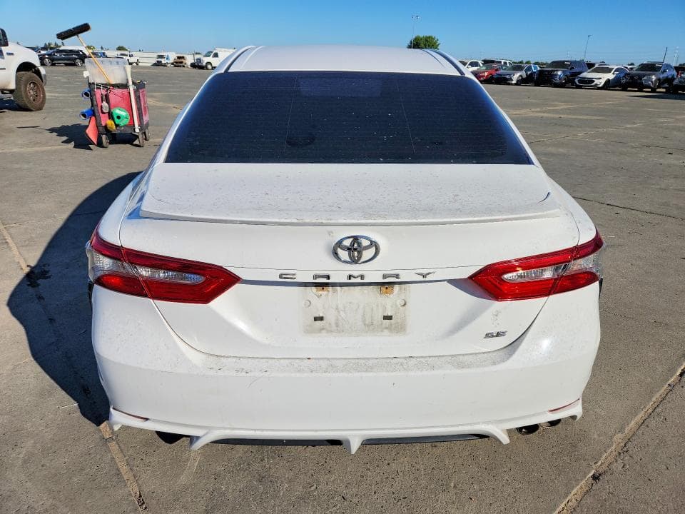 2018 TOYOTA CAMRY SE 6